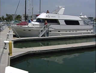 Out Sexxx: Sexy blond meisje nauwelijks buiten geneukt op een boot