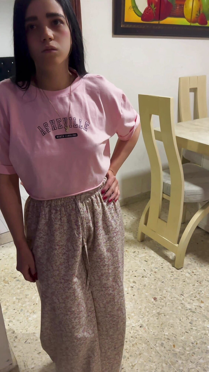 Crisanto999: Sexe à la maison pour la première fois devant la caméra...