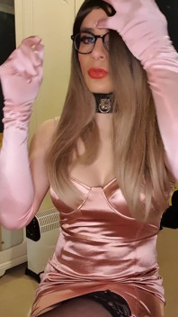 Le paradis sensuel du satin et du rêve en nylon, se sentant comme une chatte si glamour que vous voulez toucher ne vous