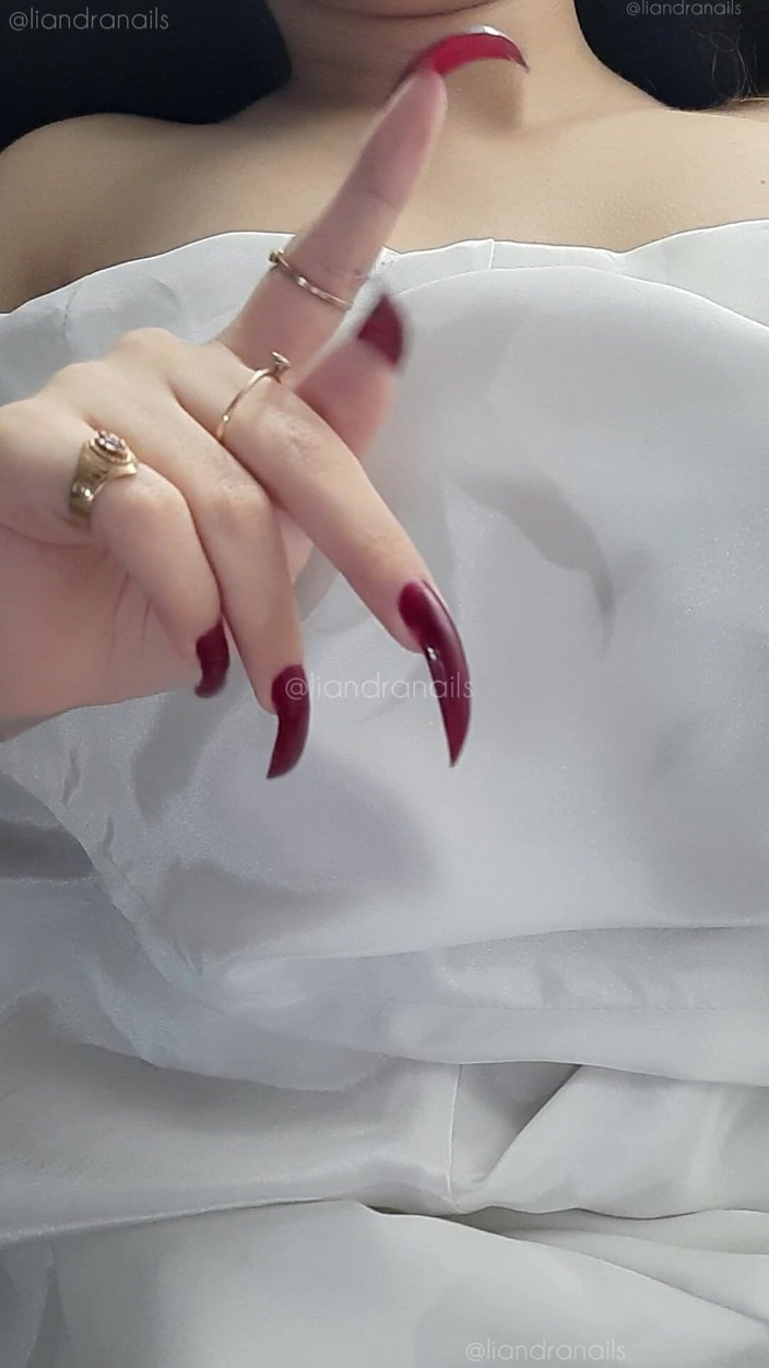 Goddess Li: Riesige nägel