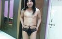 Cute &amp; Nude Crossdresser: セクシーな黒のパンティーのみでセクシーな弱虫の女装。