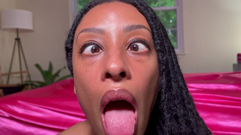 Pink Foxx: Ahegao pentru mare și neagră