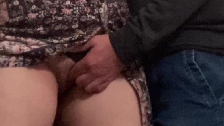 PriyaNaavya: Wauw!!! Vreemde kerel wrijft over mijn poesje in de trein