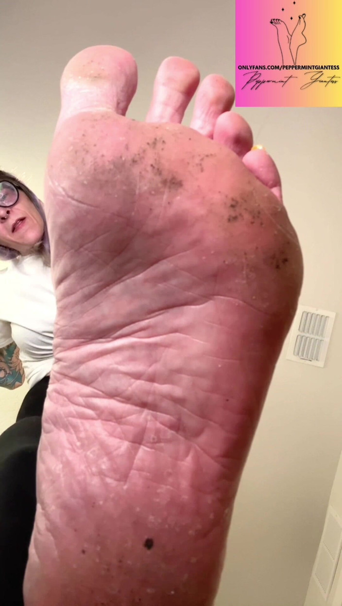 Peppermint Giantess: La cattiva piccola gigantessa schiaccia e ti distruggi