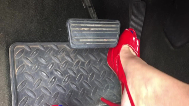Solo Austria: MILF Megan's pedal pumping in sexy red high heels