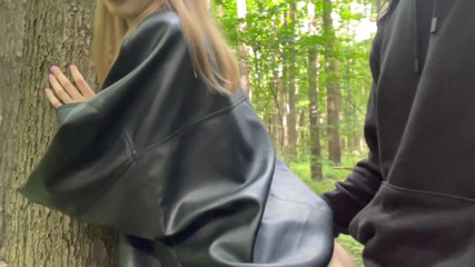 Californiababe: Risky sex with pretty Californiababe in the forest