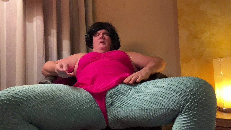 Nylon-Lottchen: Quần legging yoga với váy bơi