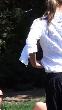 O curvă sexy este futută tare de mai multe pule și acoperită cu spermă
