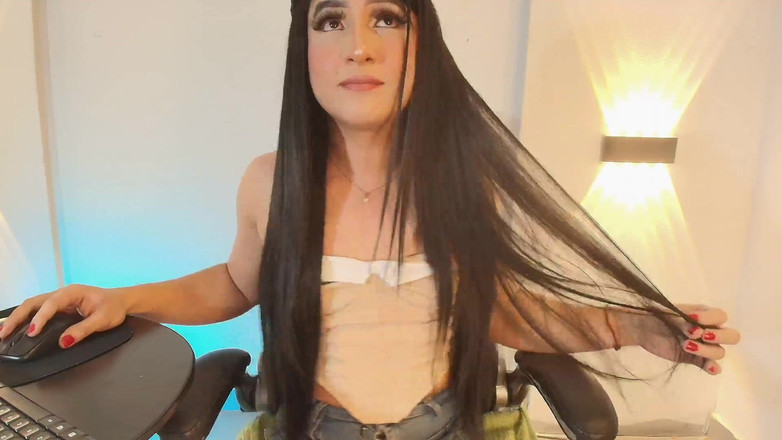 Aline Costa: Красива трансгендерна дівчина з обличчям ляльки