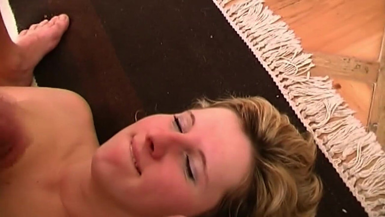 Bangora MILFs: Blonde milf zuigt en krijgt kutje verslonden in een wilde...