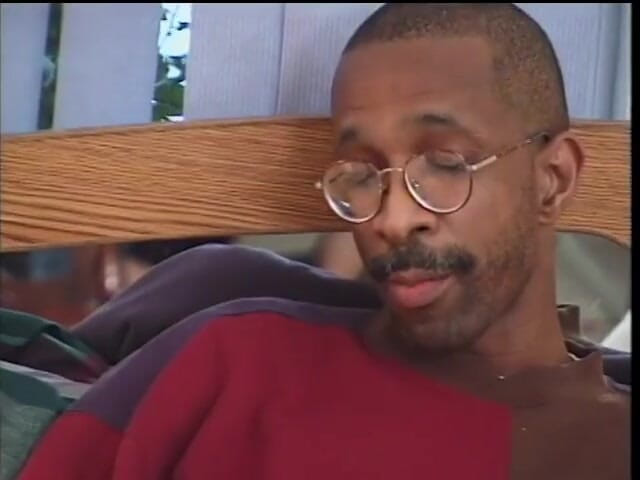 First Black Sexperience: Zwarte man krijgt zijn pik gezogen door een blanke roodharige...