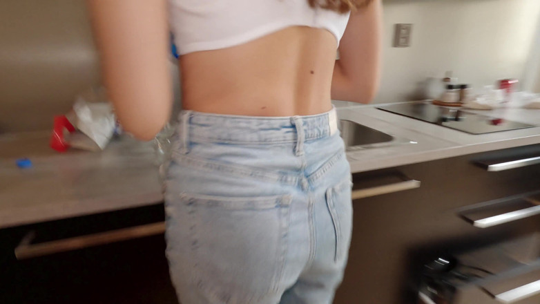 Tommy Wood XXX: Seksi porno yıldızı Sracy Cruz büyük yaraklı oda arkadaşı ile...