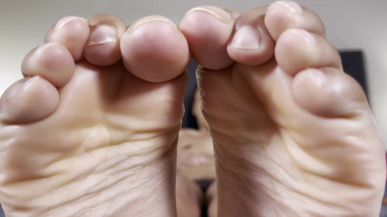 Pink Foxx: Zadek na nose, Chodidla ve vaší mysli