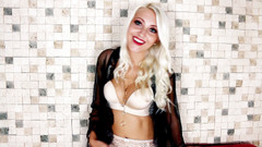 Helena Moeller: Sexy bohyně femdom dělá odpočítávání spermatu