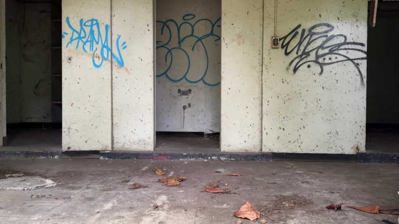 ortizjona: Público masturba e vibrador brincam em construção abandonado