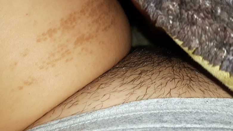 Lesbian-illusion: Semasa pembantu rumah kami membersihkan, kami secara rahsia kentut, menjilat...