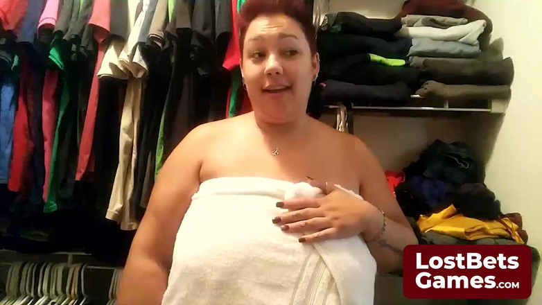 Lost Bets Games: Ostatnia przegrana gry w paski, pozostawiona tylko w staniku