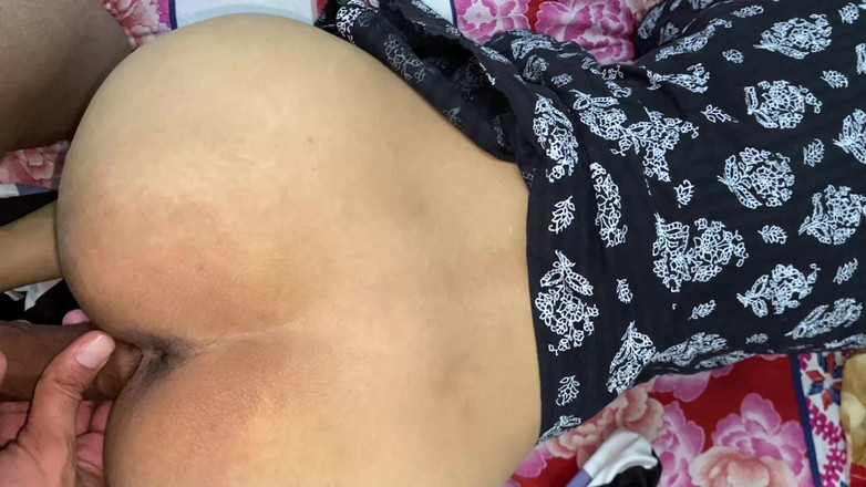 Desifilmy45: 和旁遮普哥睡一张床并操了她的大屁股