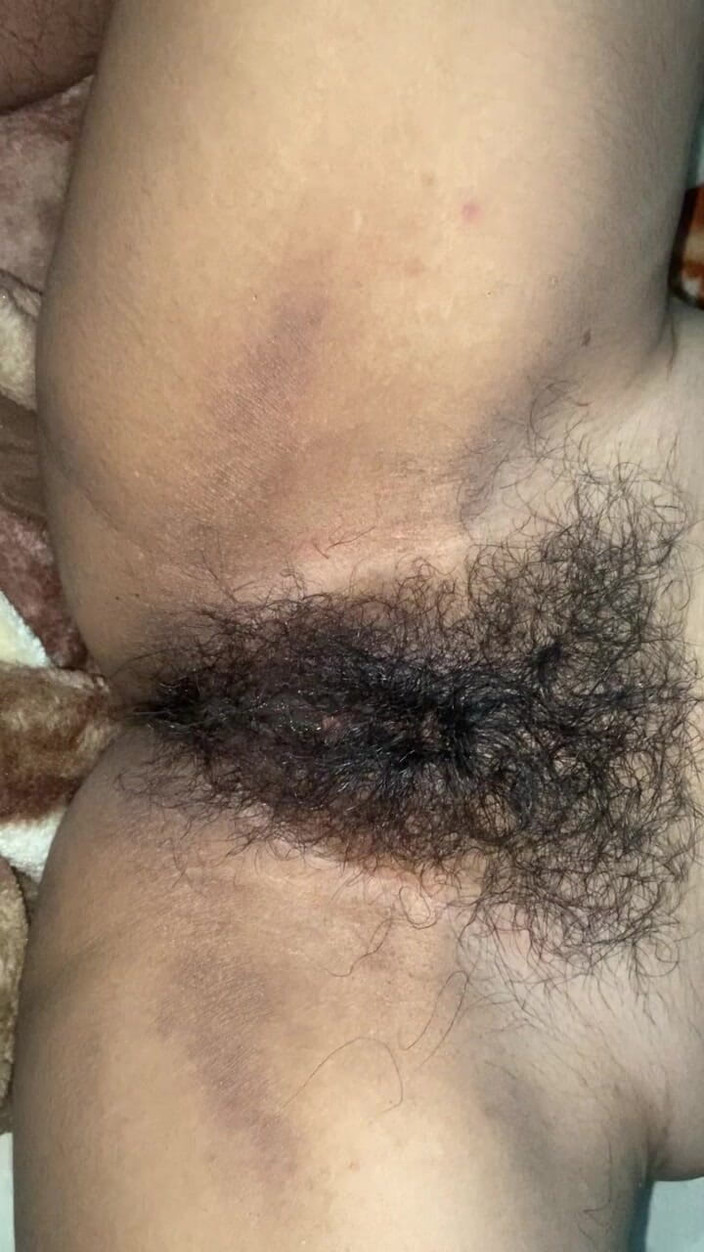 Hotgirl9: Fată de 18 ani se fute cu degetul în pizda umedă desi...