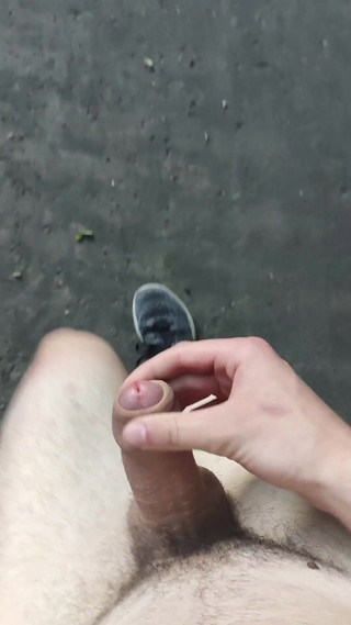Skwabbr: Ngocok berisiko di jalan setapak di hutan!