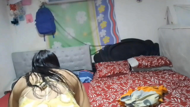Sexysweet0455: O enteado gosta de ver a bunda da sua meia-irmã...