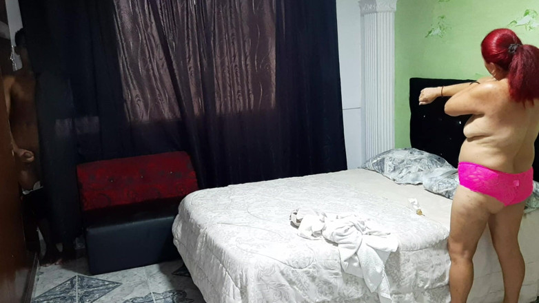 Victor y Natalia: My Stepmom Spreads Her Paws for Me to Fuck Her