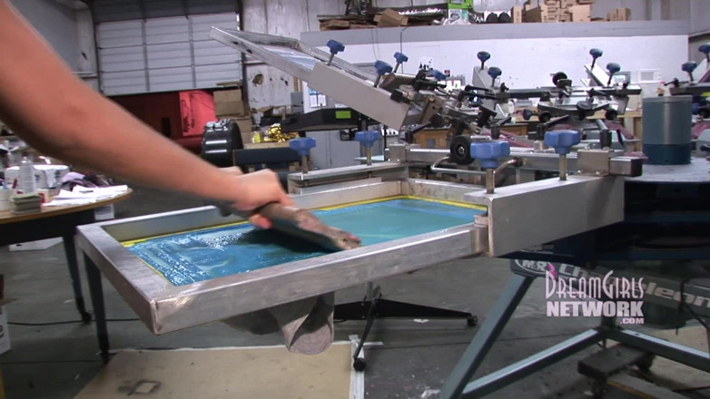 Dream Girls: Naked screen printing
