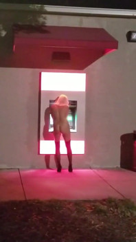 Ms Paris Loves to Show off Her Pussy