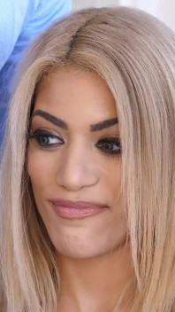 Amber Alena peituda beleza em os holofotes