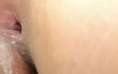 Oyuncakla fışkırtıyor