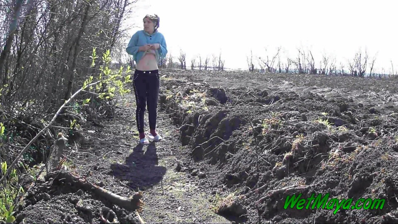 Wet Maya: Peeing in nature