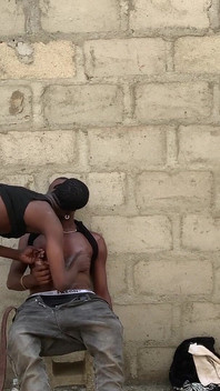 Pelacur kulit hitamku dientot habis-habisan di gedung yang lengkuas