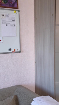 Il a éjaculé sur son cul sexy dans son pantalon de bureau