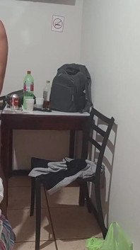 Mein Stiefbruder hält mich für einen harten Welpen, der mich macht