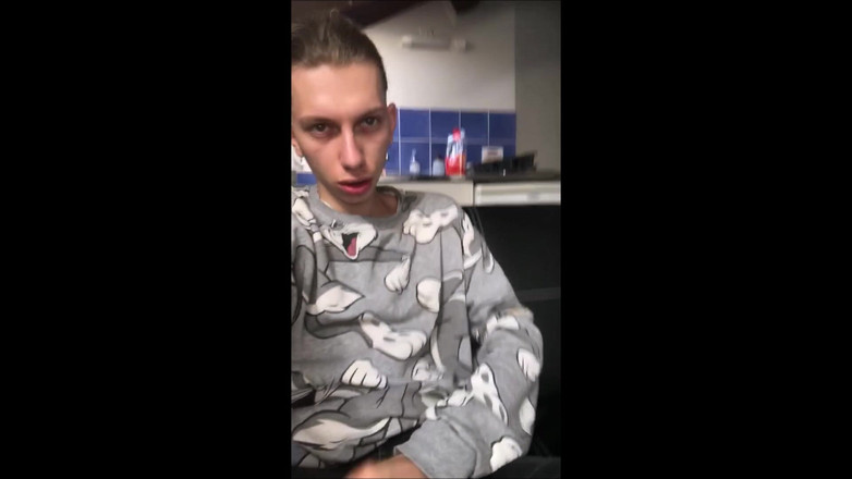 iamtonyrey: Francouzský Femboy se vrací z vysoké školy a nemůže se dočkat,...