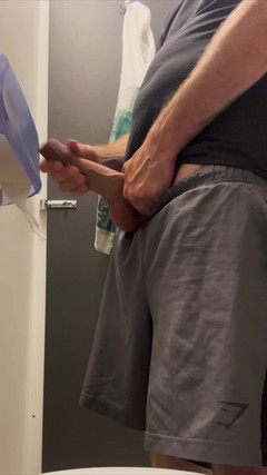 10 inch daddy: Дрочка в туалеті в Лондоні