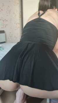 Je chevauche le gode dessus et j’ai eu un orgasme. La crème coule