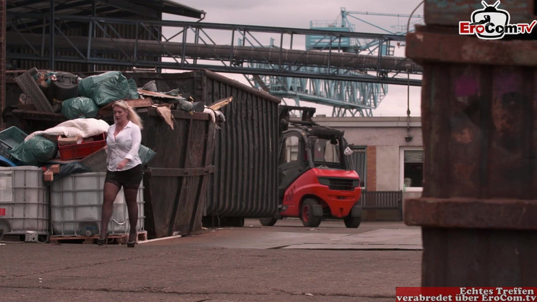 EroCom: Büyük memeli sarışın orta yaşlı seksi kadın iş yerinde seks...