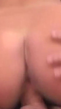 Pantat bahenol mandy saxo di-threesome sampai dicrot di muka