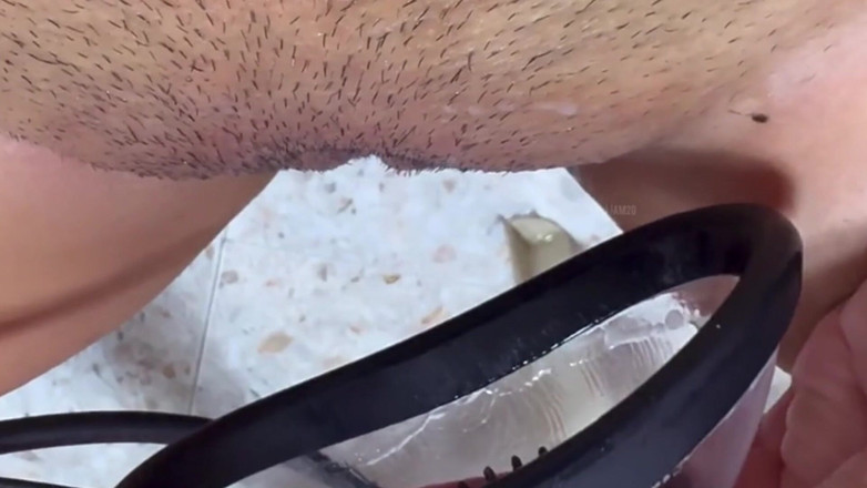 sofiasexxx: Ooooo Betapa KayaNya Mesin Ini Menghisap Pepek Saya