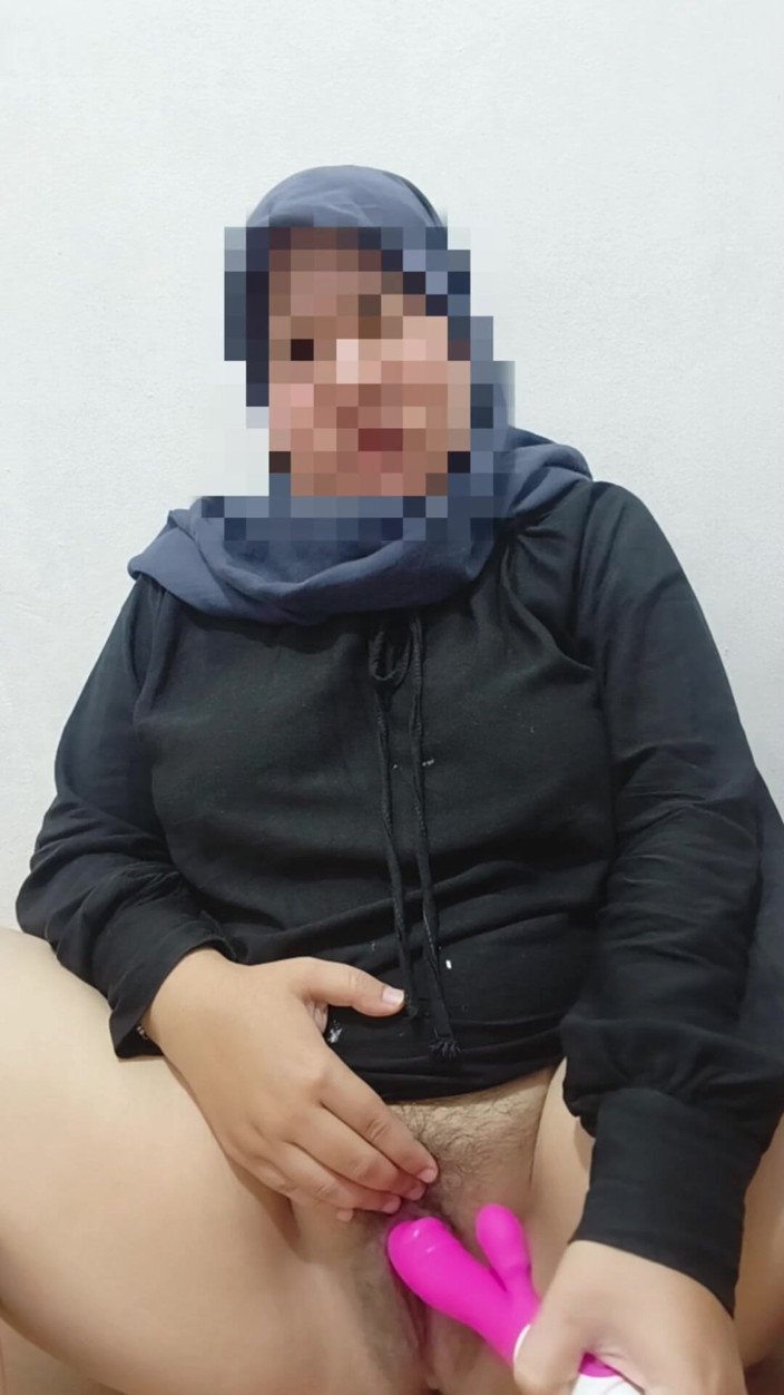 Vaginabig88: ヒジャブを着用した美しい義理の妹