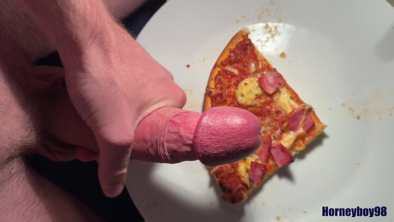 Horneyboy98: 披萨上喷了小丑喷雾