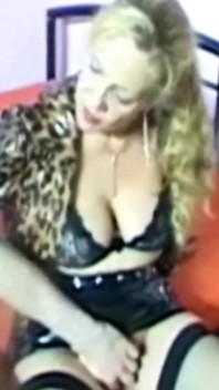 French Mature Lady Got to Suck Her Lovers Cock on Casting