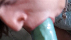 Sadee Rain: Hraje si s obrovským ptákem, pak si nechá vykouřit shemale...