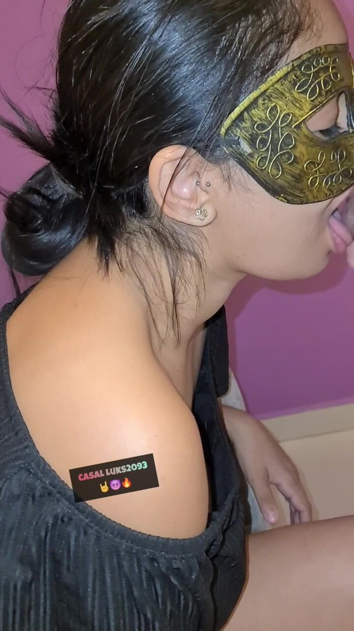 Luks2093: Amica birichina che riceve un sacco di pompino e una...