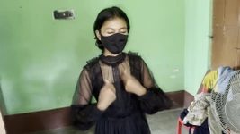 印度德西农村女孩考试失败，她的steddad操紧致阴户