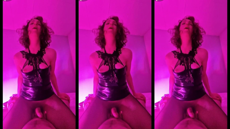 Melodyfluffington: Splendida ragazza trans gotica scopata duro in luce rosa con...