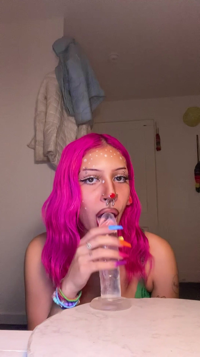 Nali Marie: La troia reindeer succhia un dildo Sbavando Sciatto gioco di...