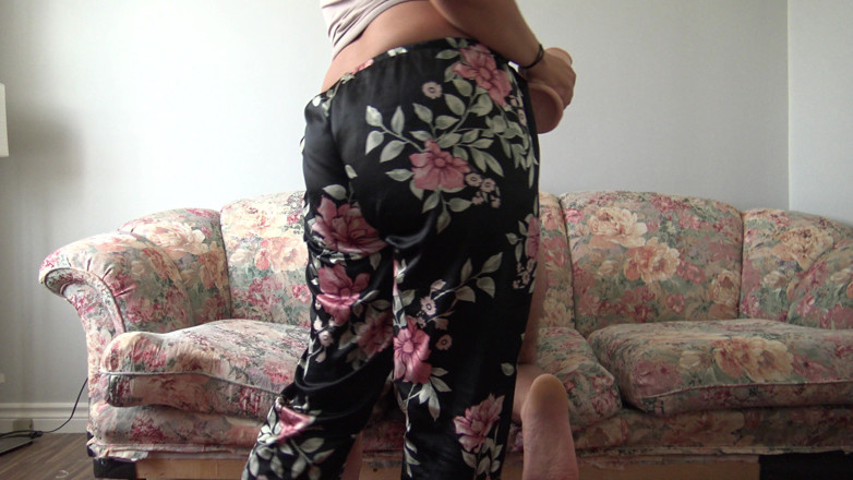 Stepmom Susan: French Mature Whore Gets a Visit From a Famous Politician