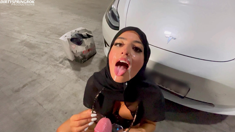 Aaliyah Yasin: La moglie musulmana viene scopata nel parcheggio